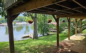 Lakefront Home At Lake Chickamauga! Walk To The Marina!